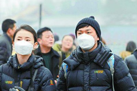 戴这样的口罩基本不能防雾霾